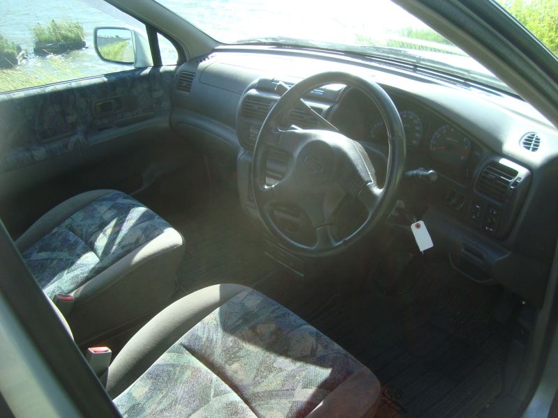 Nissan rnessa салон