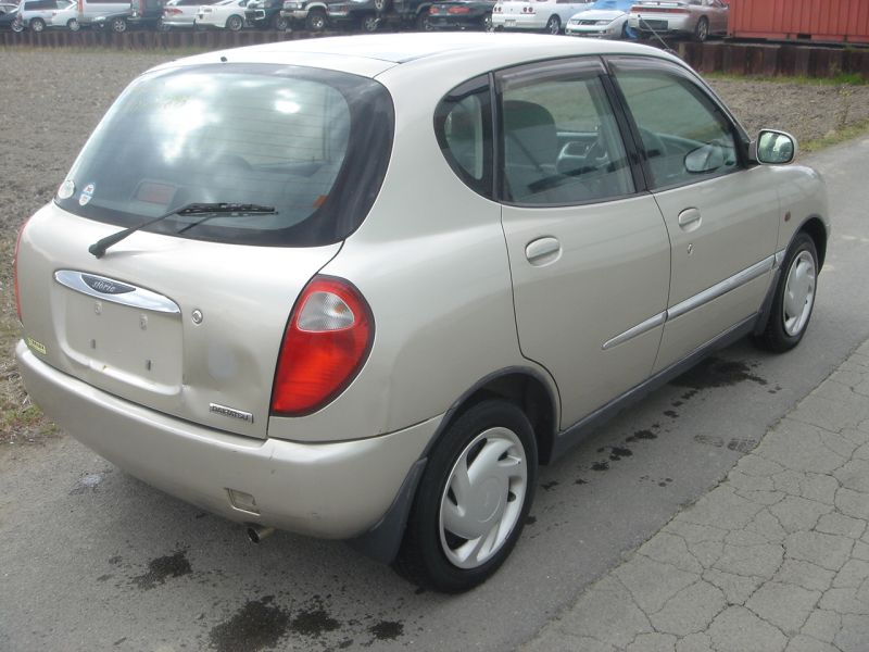 Daihatsu storia 1998