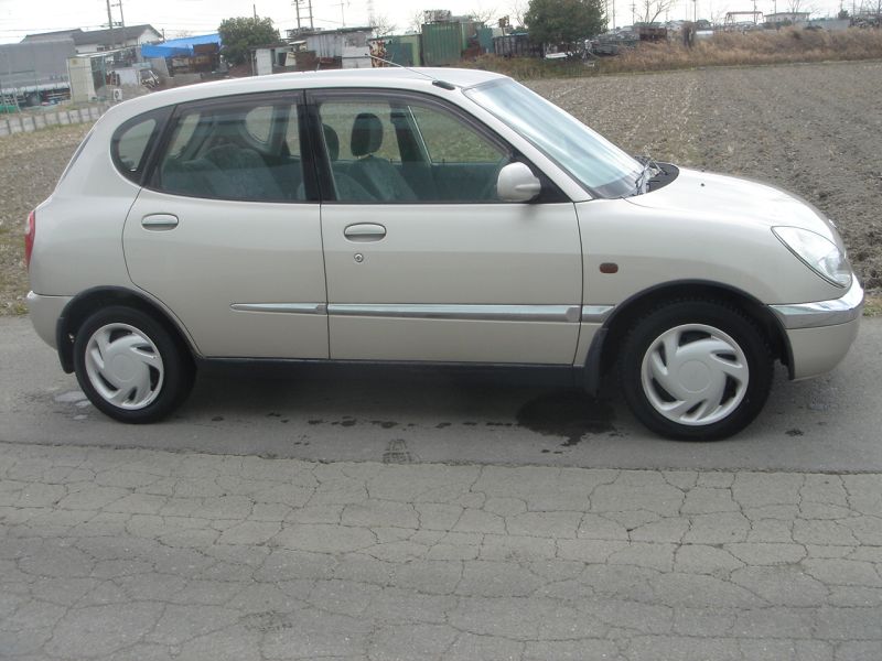 Daihatsu storia 1998
