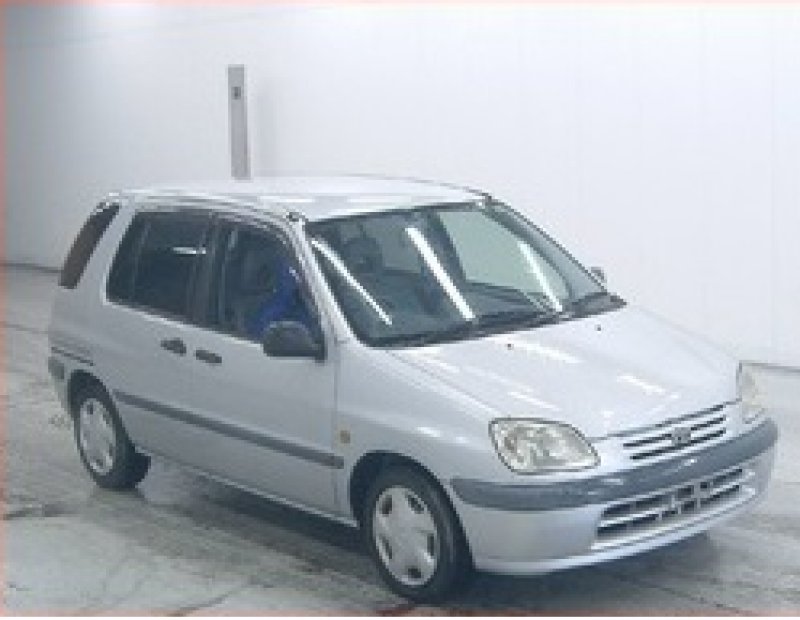 Toyota raum 1999