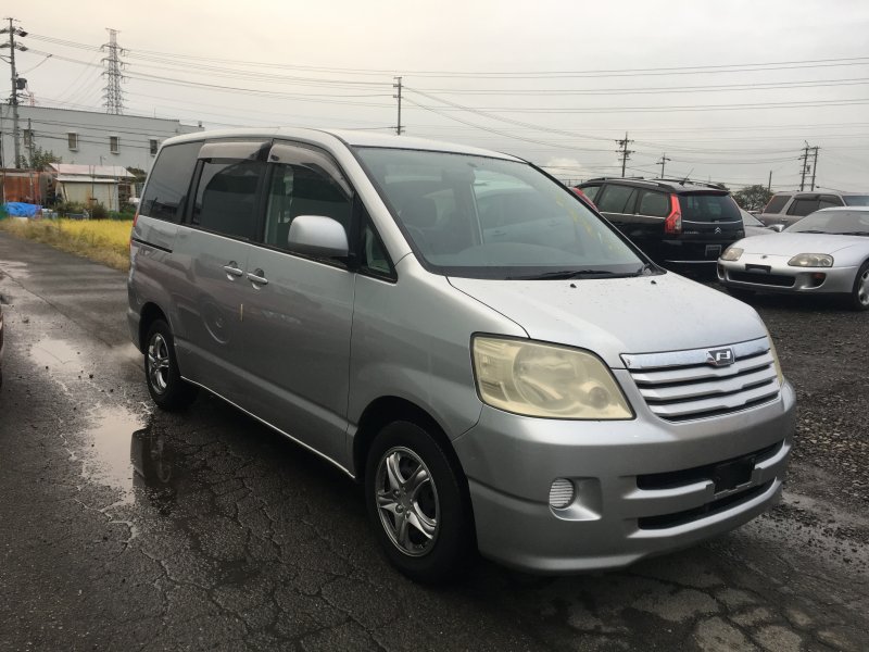 Toyota noah 2003