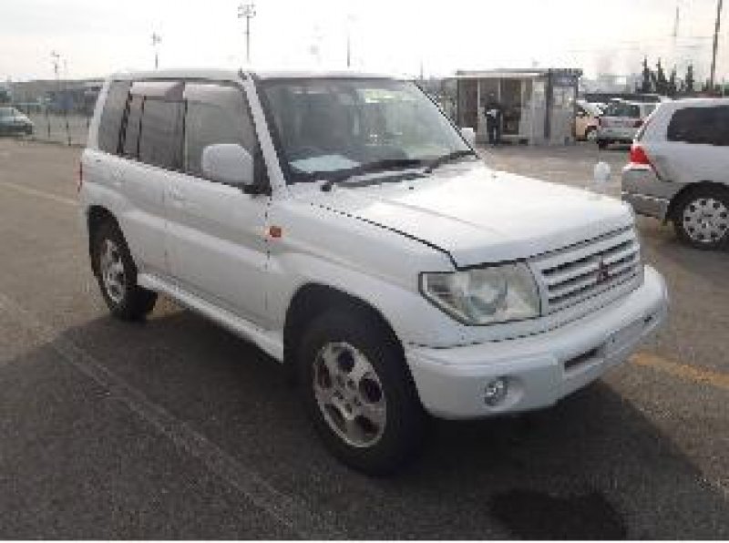 Mitsubishi pajero io 2000