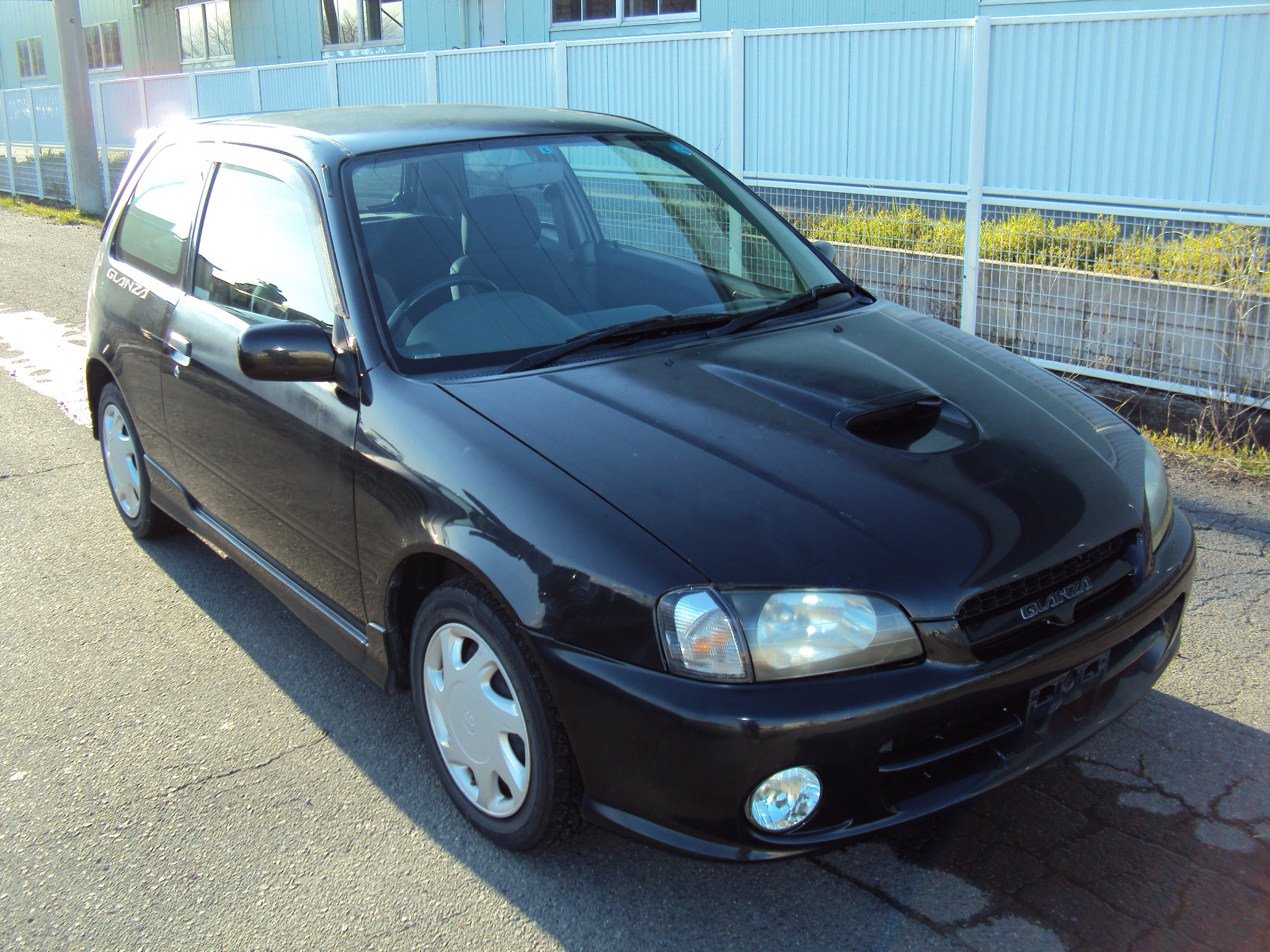 Toyota starlet glanza v