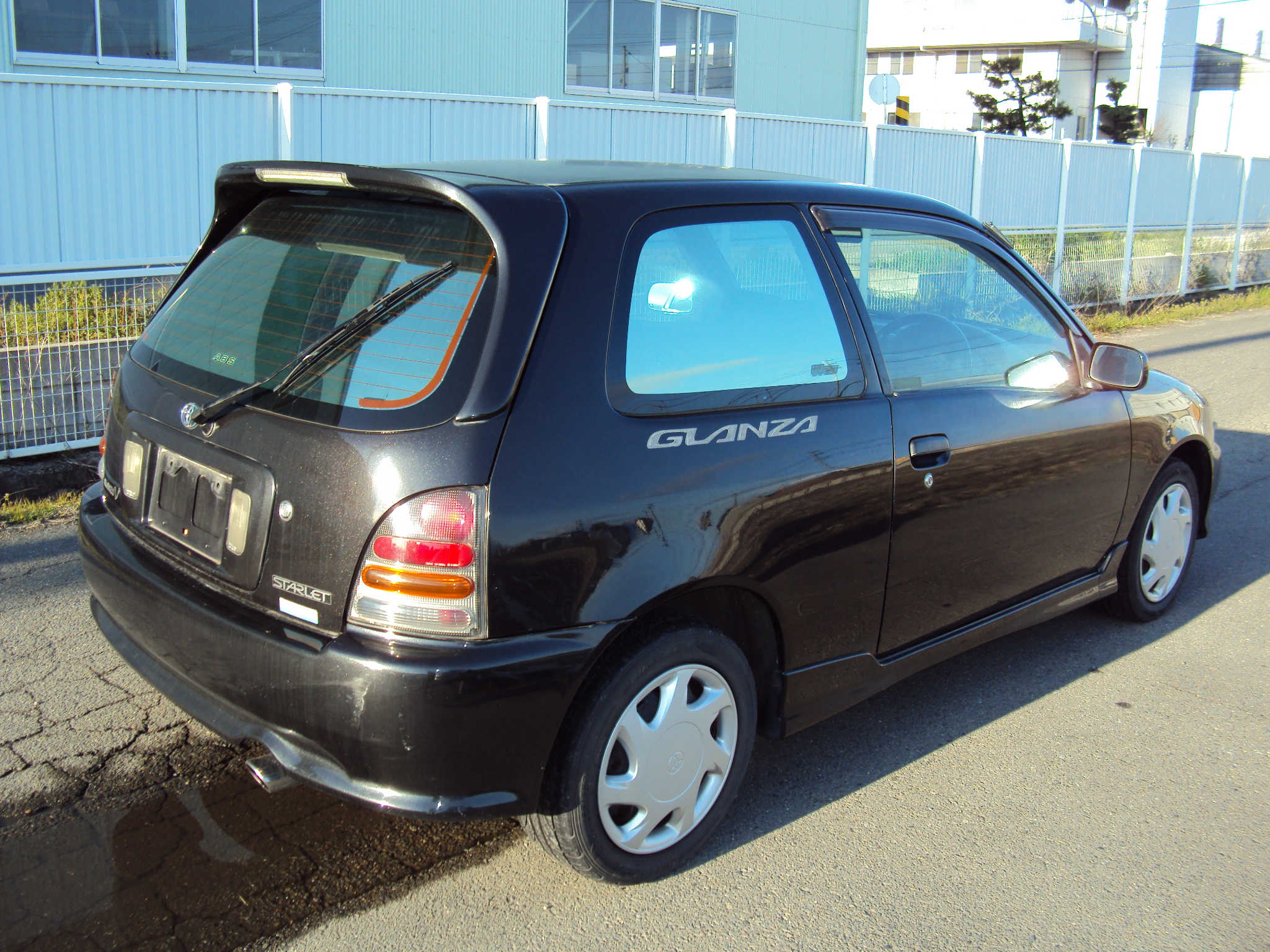 Toyota starlet glanza v