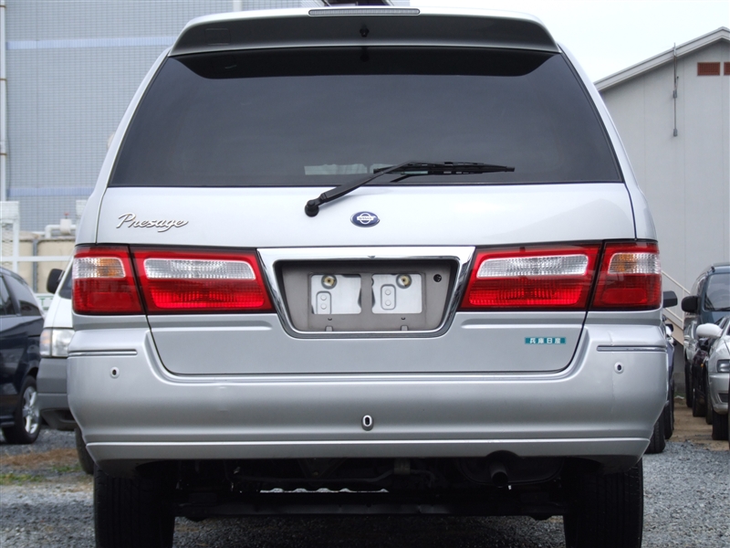 Nissan presage 2000