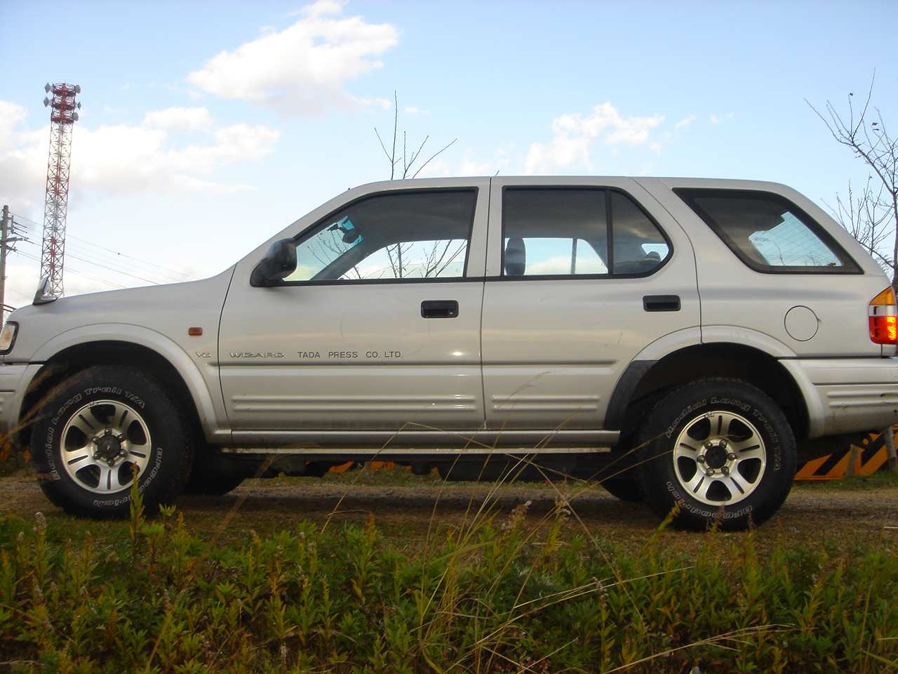 Isuzu wizard 2000