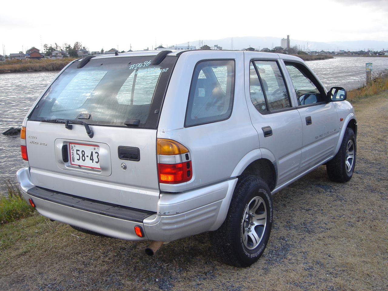 Isuzu wizard 2000