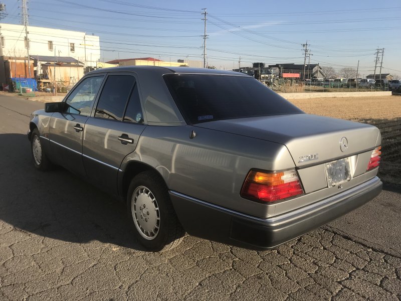 Мерседес 230е 1992