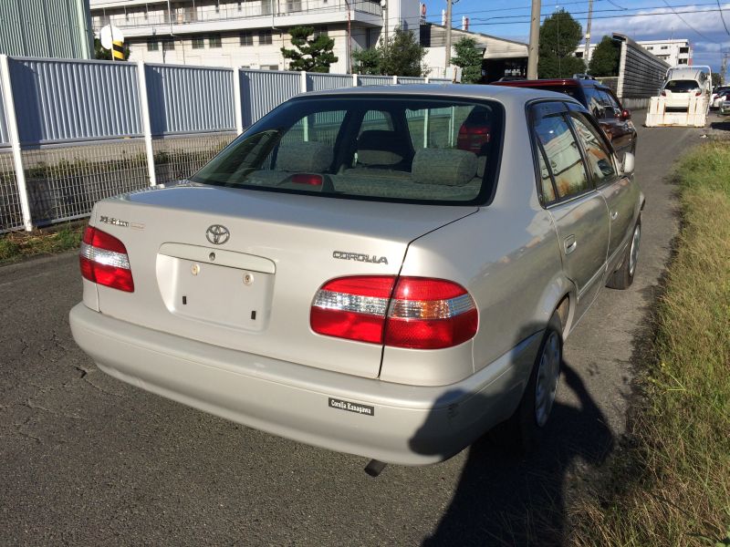 Toyota xe saloon