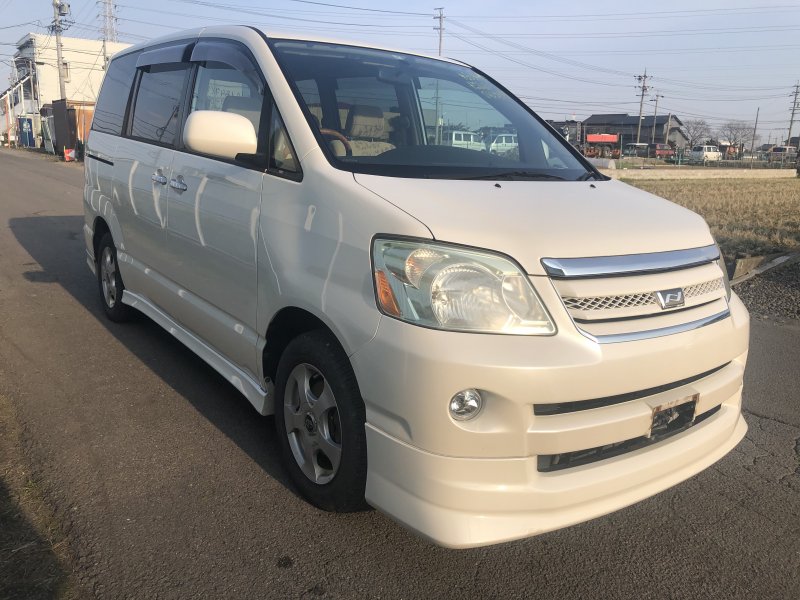 Toyota noah 2005