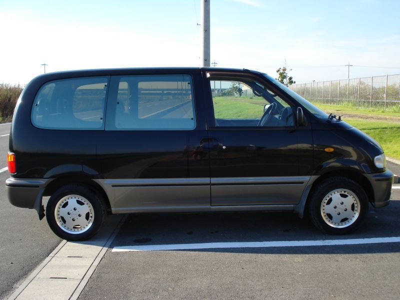 Nissan serena 1998