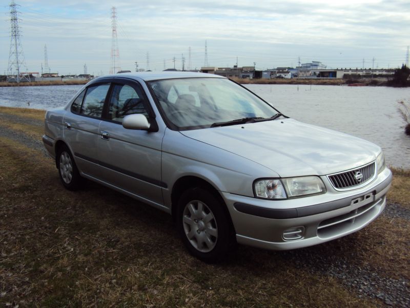 Nissan sunny 2002