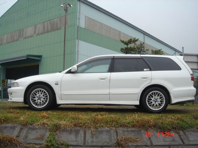 Mitsubishi legnum 1997