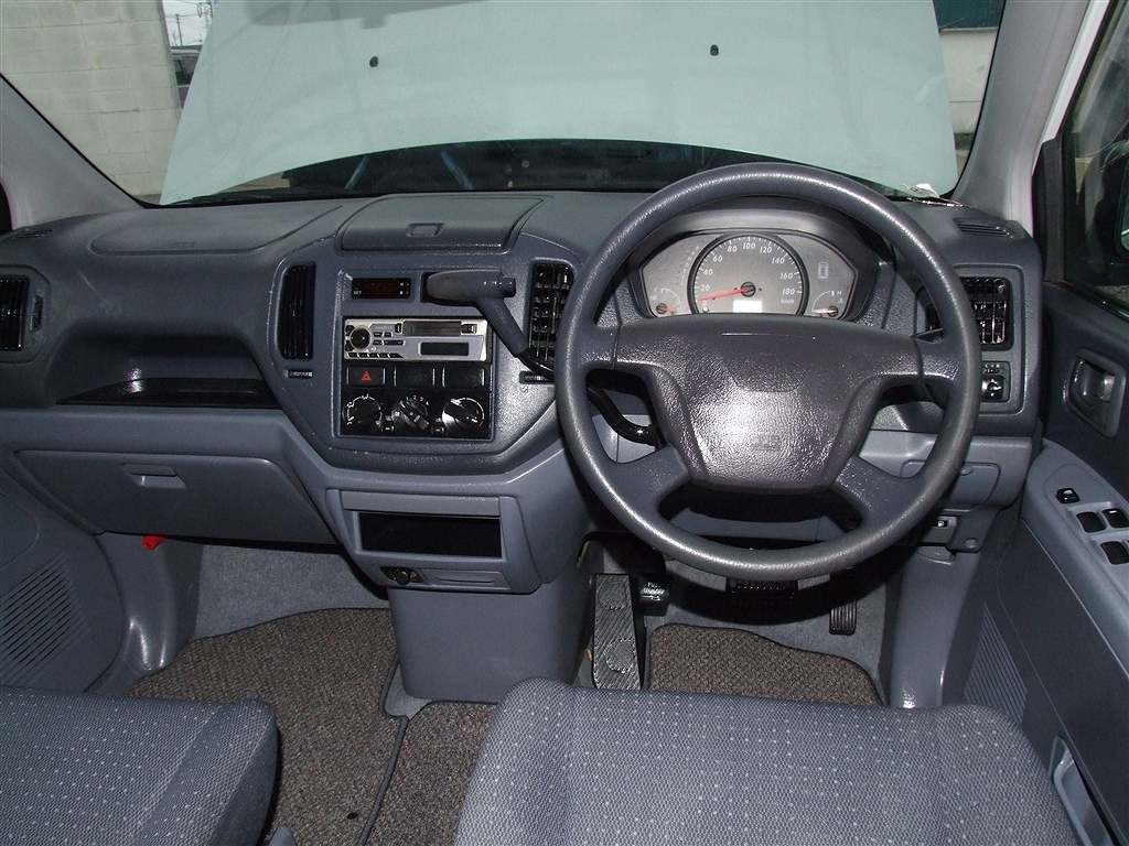 Mitsubishi dingo 2001