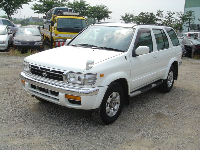 Купить б/у Nissan Terrano II Рестайлинг 2.4 MT (118 л.с.) 4WD бензин механика в