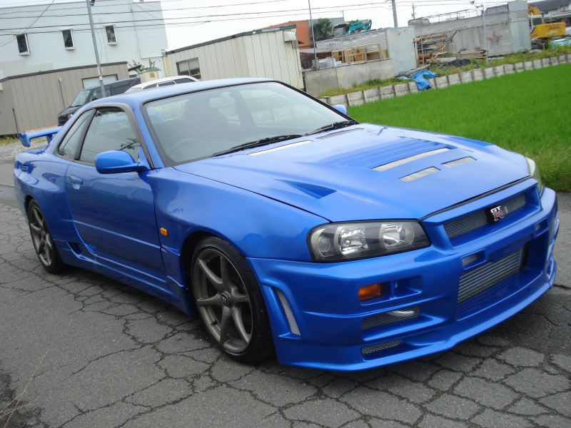 Nissan Skyline R34 GTT with R34 GTR styling